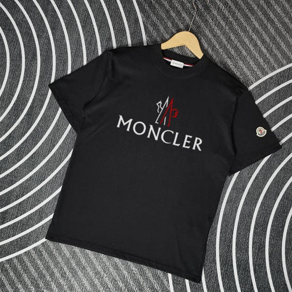 モンクレールTシャツ正面デザイン